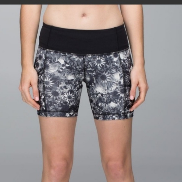 Lululemon Dart And Dash Short *Block It Pocket - Picture 2 of 7